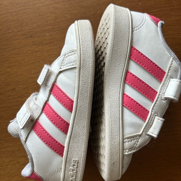 Adidas like new - Picture 2 of 4